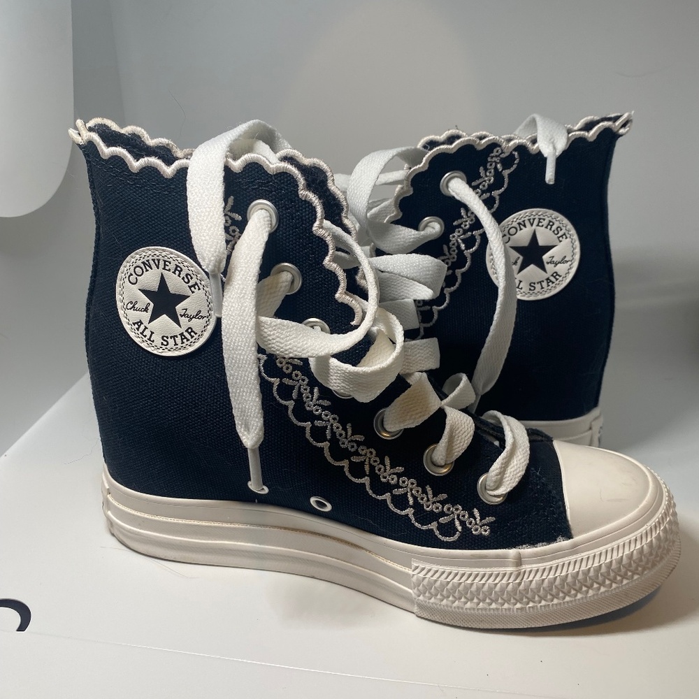 Women’s Converse Wedge High Tops Scalloped Edge Sz5.5